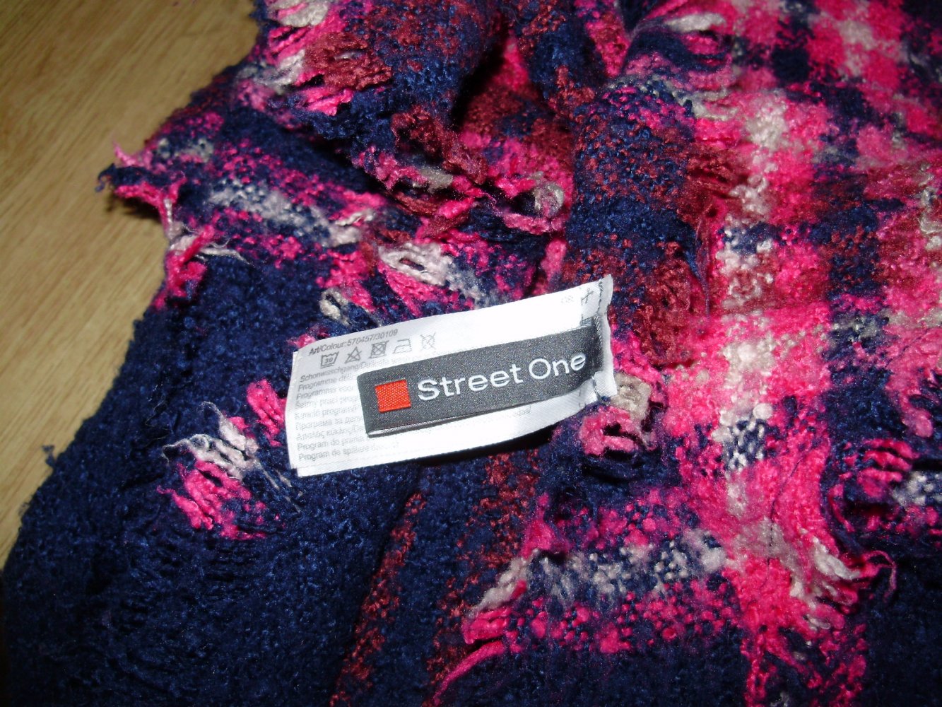 Street one schwarz pinkfarbener Schal weich und warm