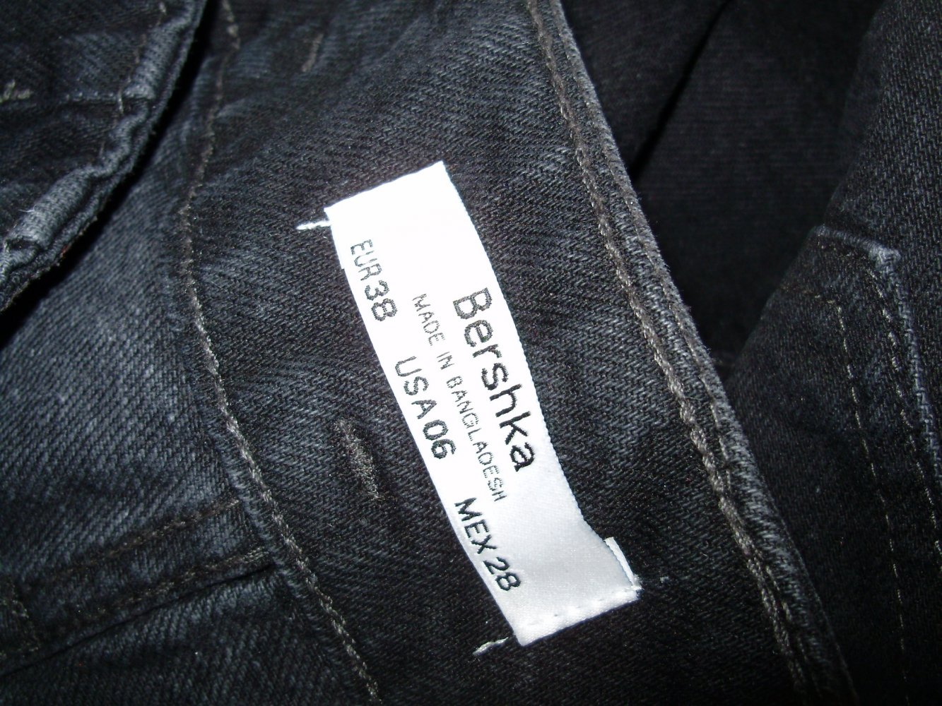 Bershka Jeans weit schwarz Gürtel 38