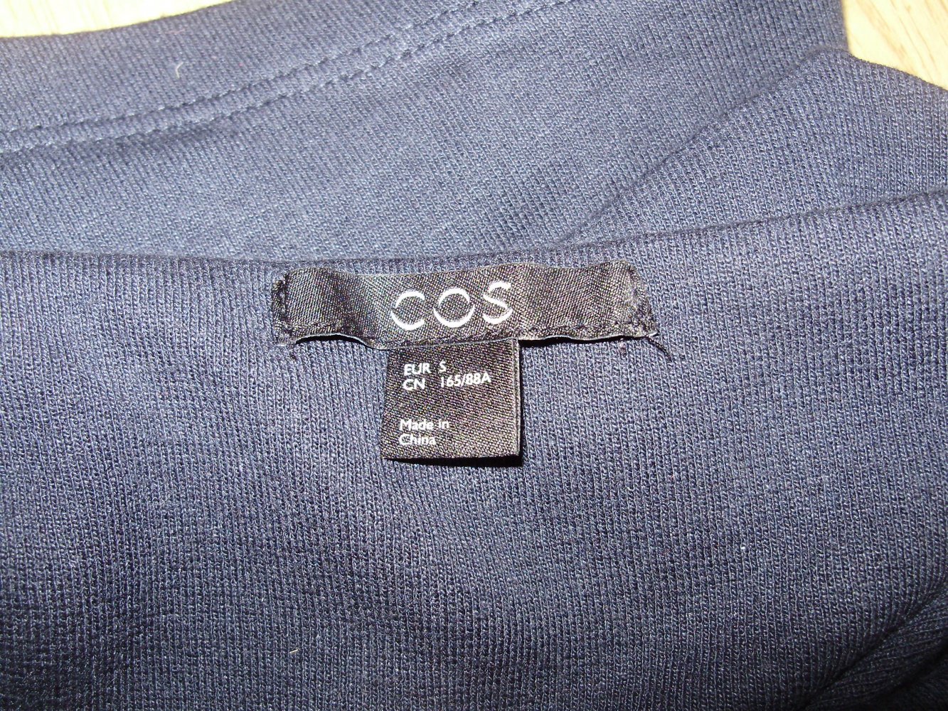 Cos Oberteil dunkelblau schwarz weit mit Falten elegant Gr S