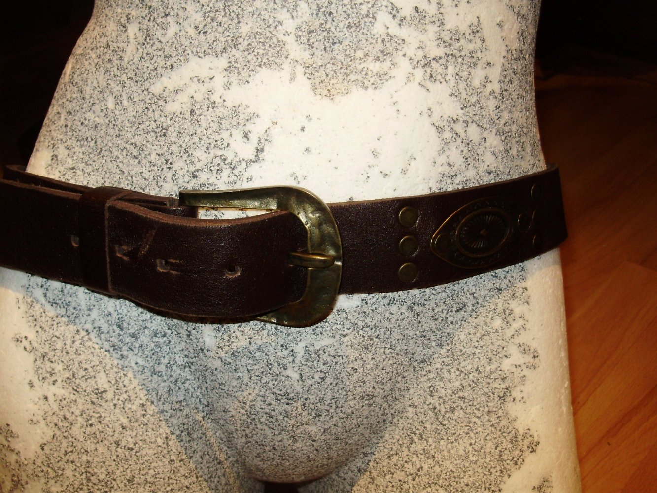 Echt Leder Gürtel braun Nieten ausgefallen 73 cm