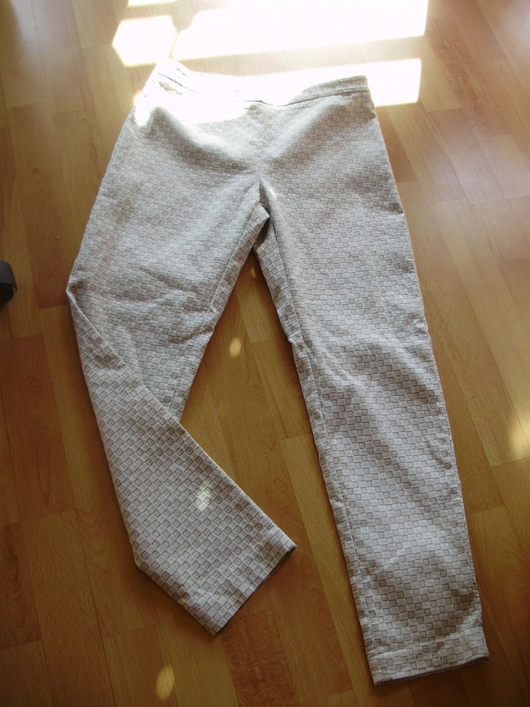 Gaudi Hose beige Muster 42 = S