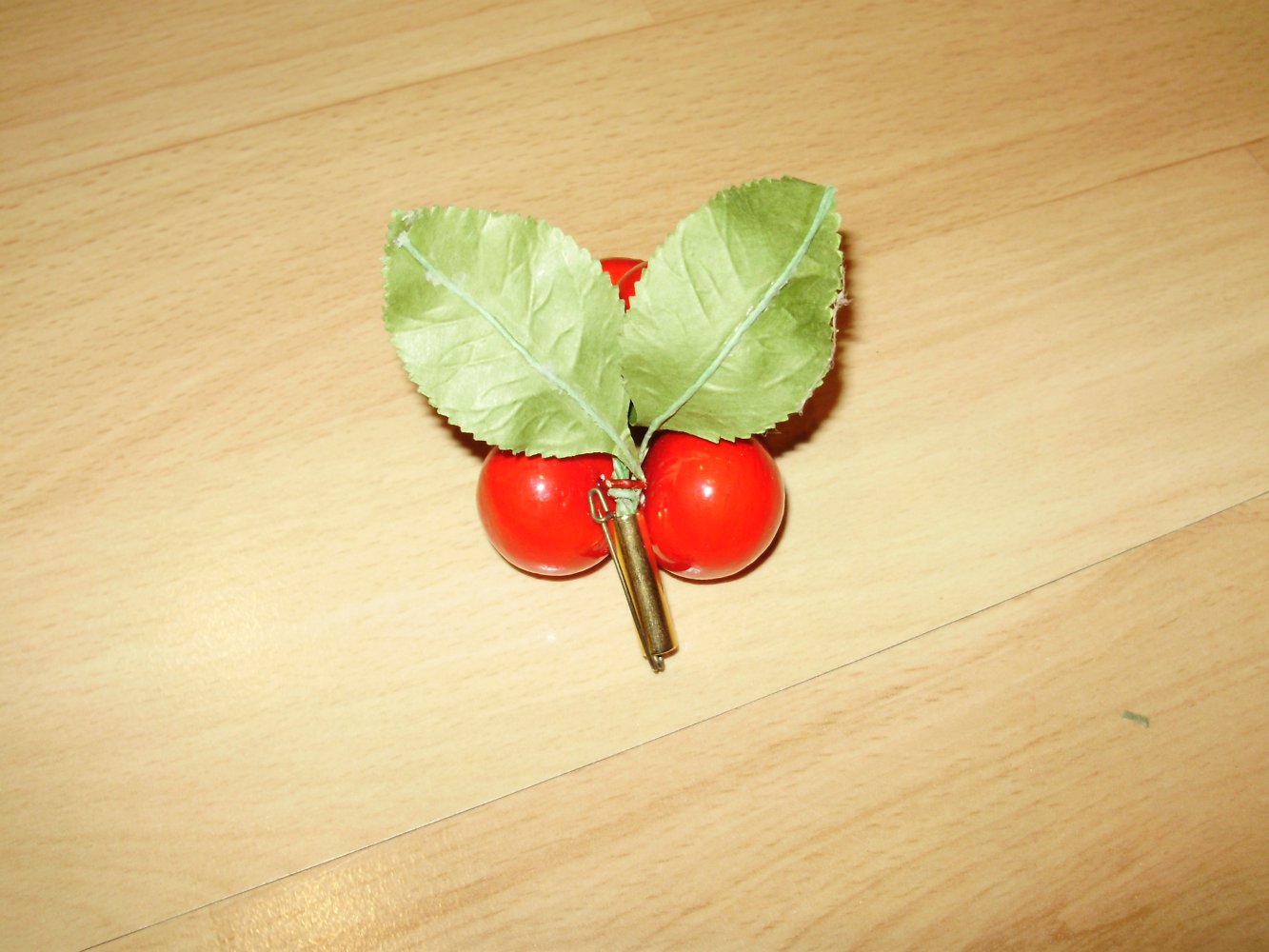 Vintage Brosche Beeren rot 5 Beeren 60-er Jahre
