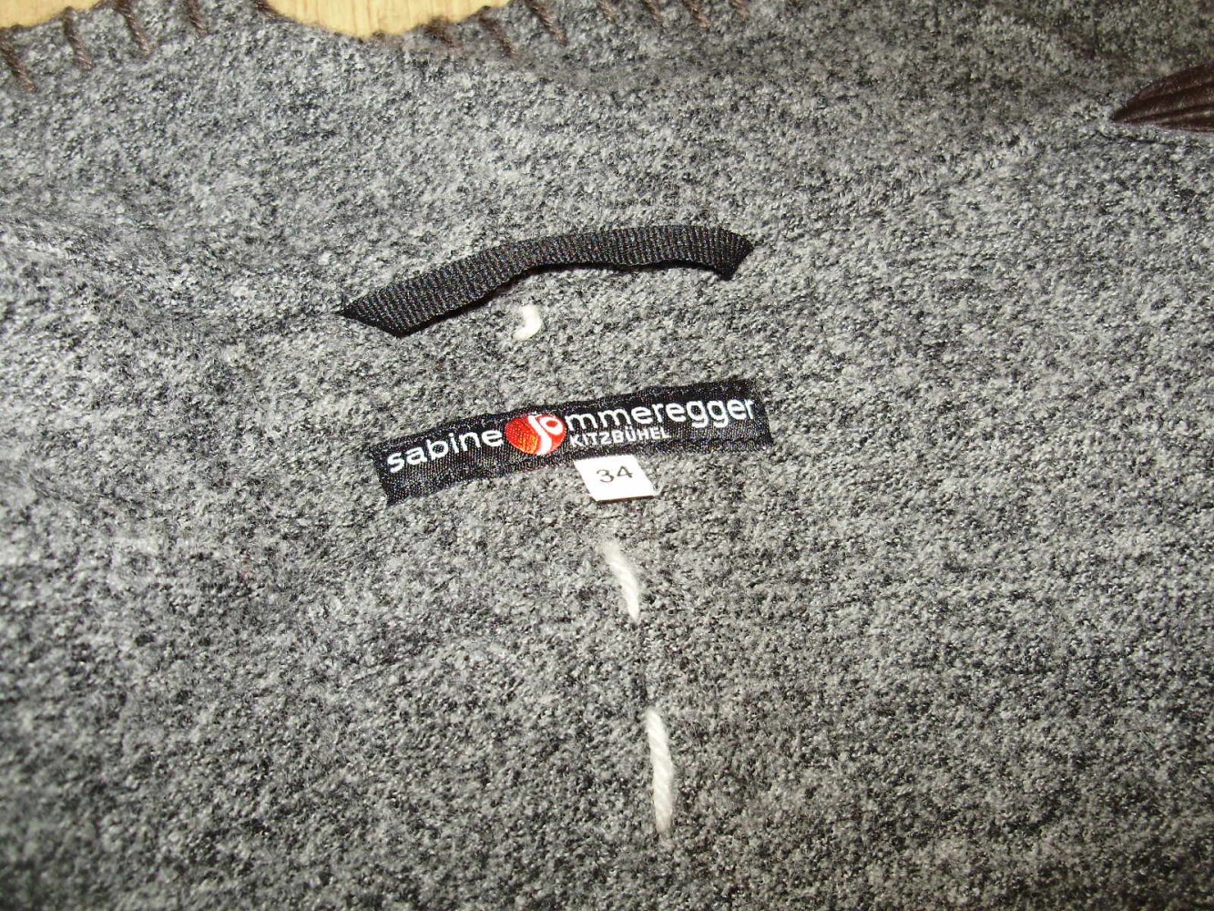 Sabine Sommeregger Kitzbühel Schurwolle Jacke grau Stickerei 34 S