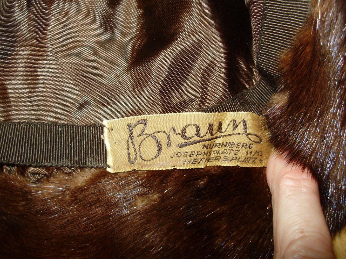 Echt Nerz Hut braun dunkel Füße