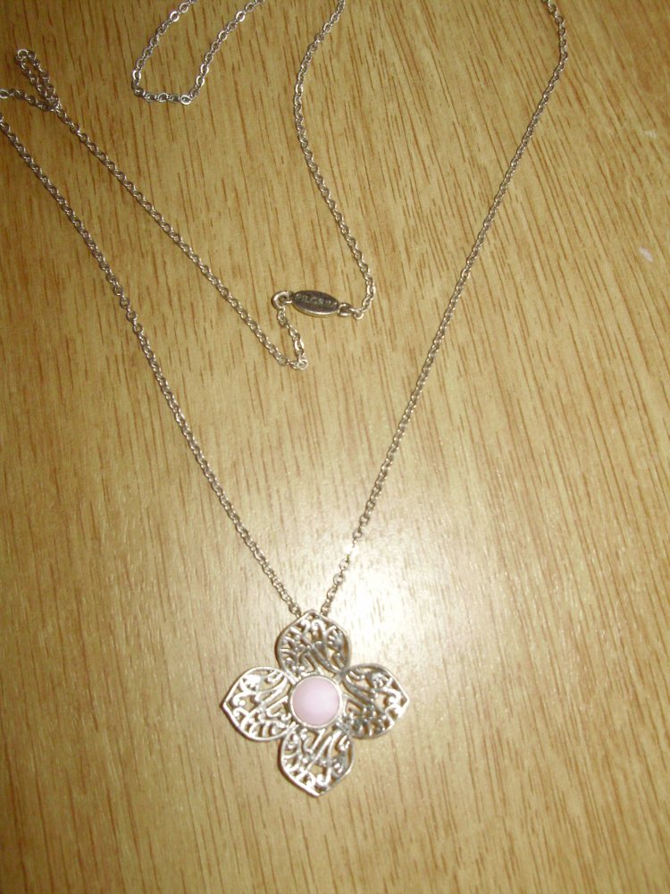 Pilgrim Kette silbern zarte Blüte rosefarbener Stempel 70 cm