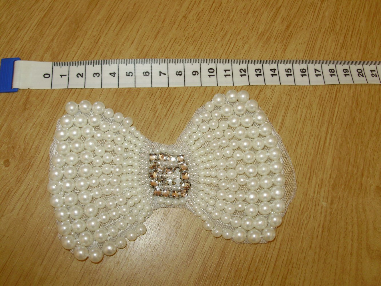 Schleife aus Perlen und Glitzersteinen zum Aufnähen/ Kleben - groß !