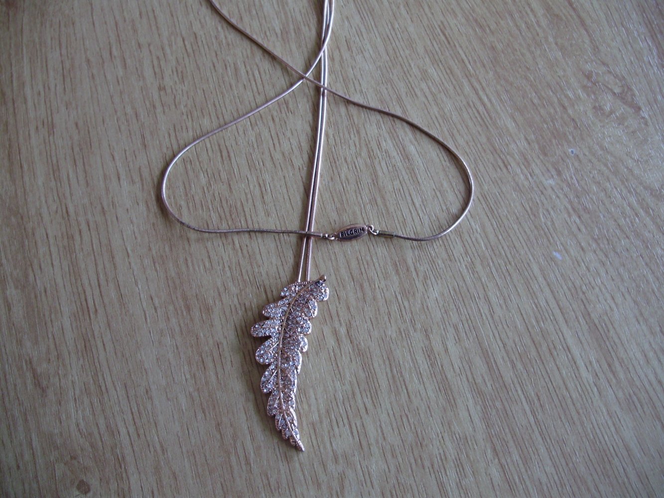 Pilgrim Kette rosegold Feder mit Glitzersteinen