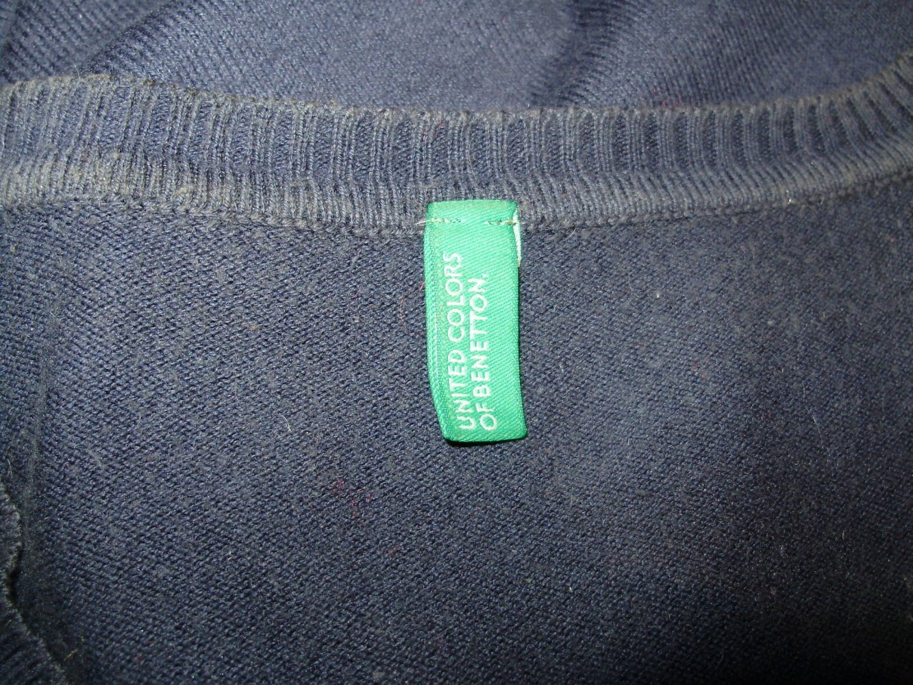 Benetton Feinstrick Pullover dunkelblau V-Ausschnitt S passend