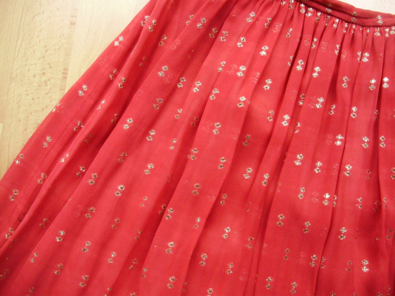 Abendrock lang leicht zart gefüttert rot/ gold bestickt S