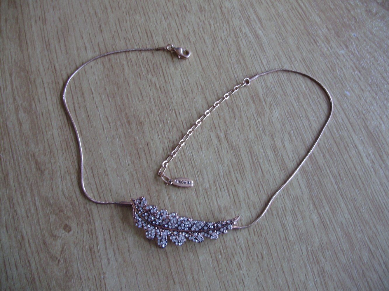 Pilgrim Kette/ Collier golden Feder mit Glitzersteinen