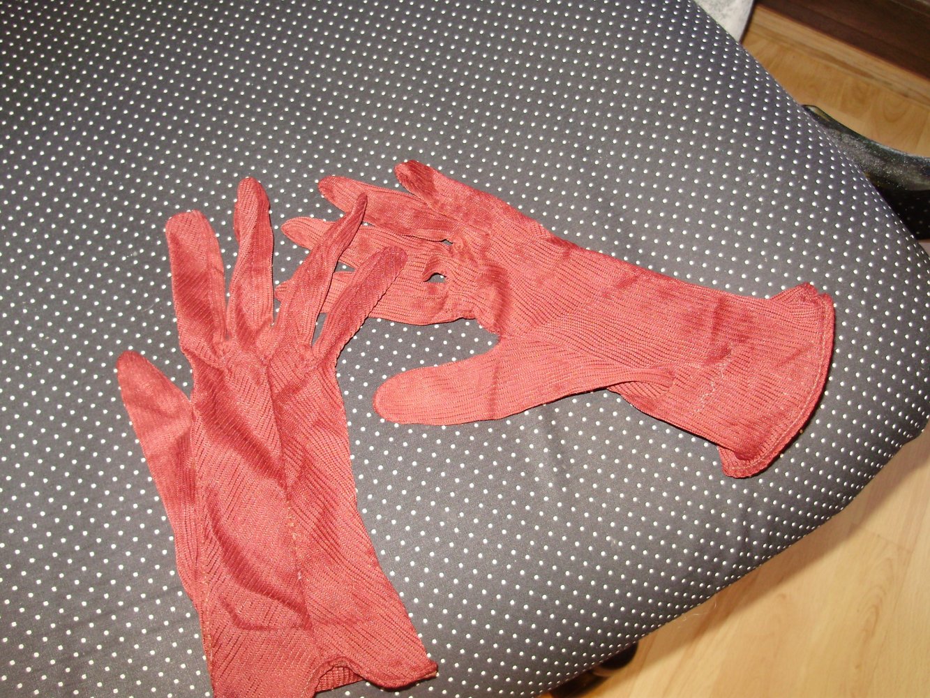 Vintage zarte Handschuhe in Dunkelrot S