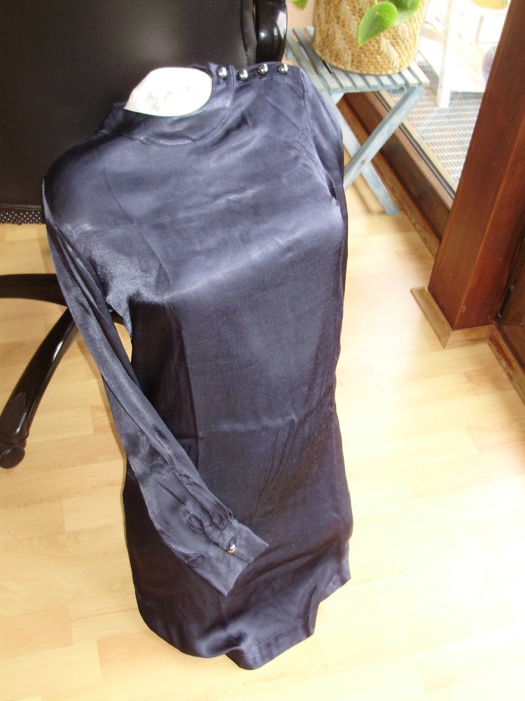 Free Quent Kleid dunkelblau Satin Silberknöpfe LA S M