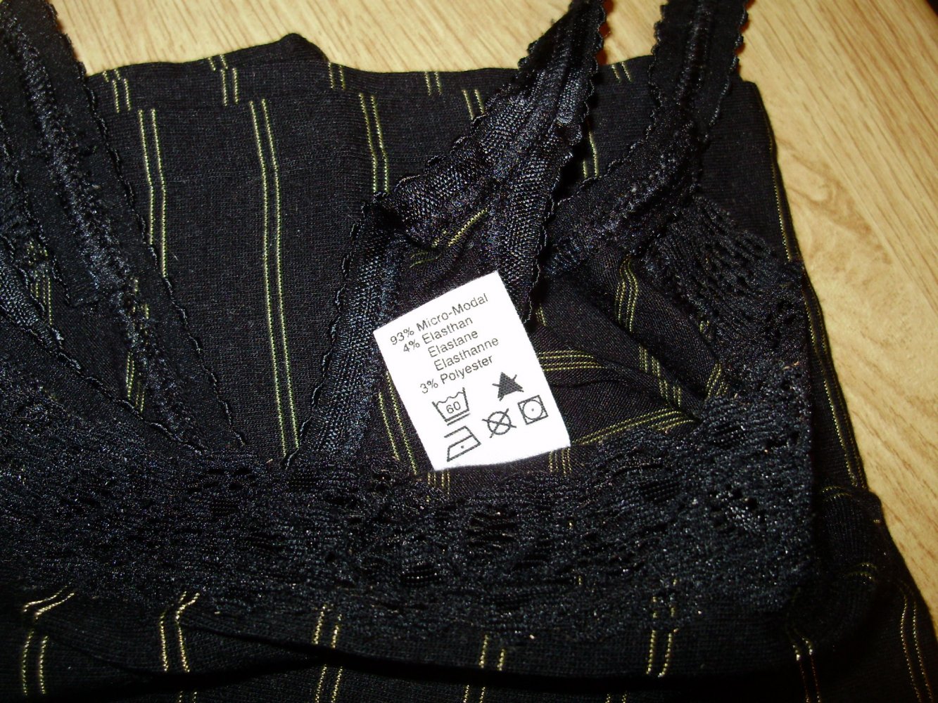 Schöller Top schwarz Spitze an Ausschnitt Streifen längs in Gold 46