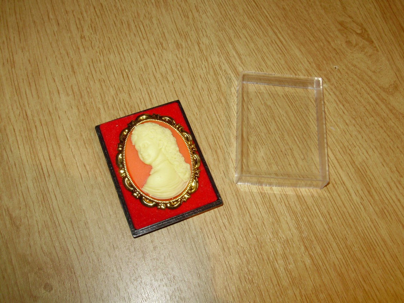 Brosche groß Frauenkopf 5 x 4 cm NEU OVP