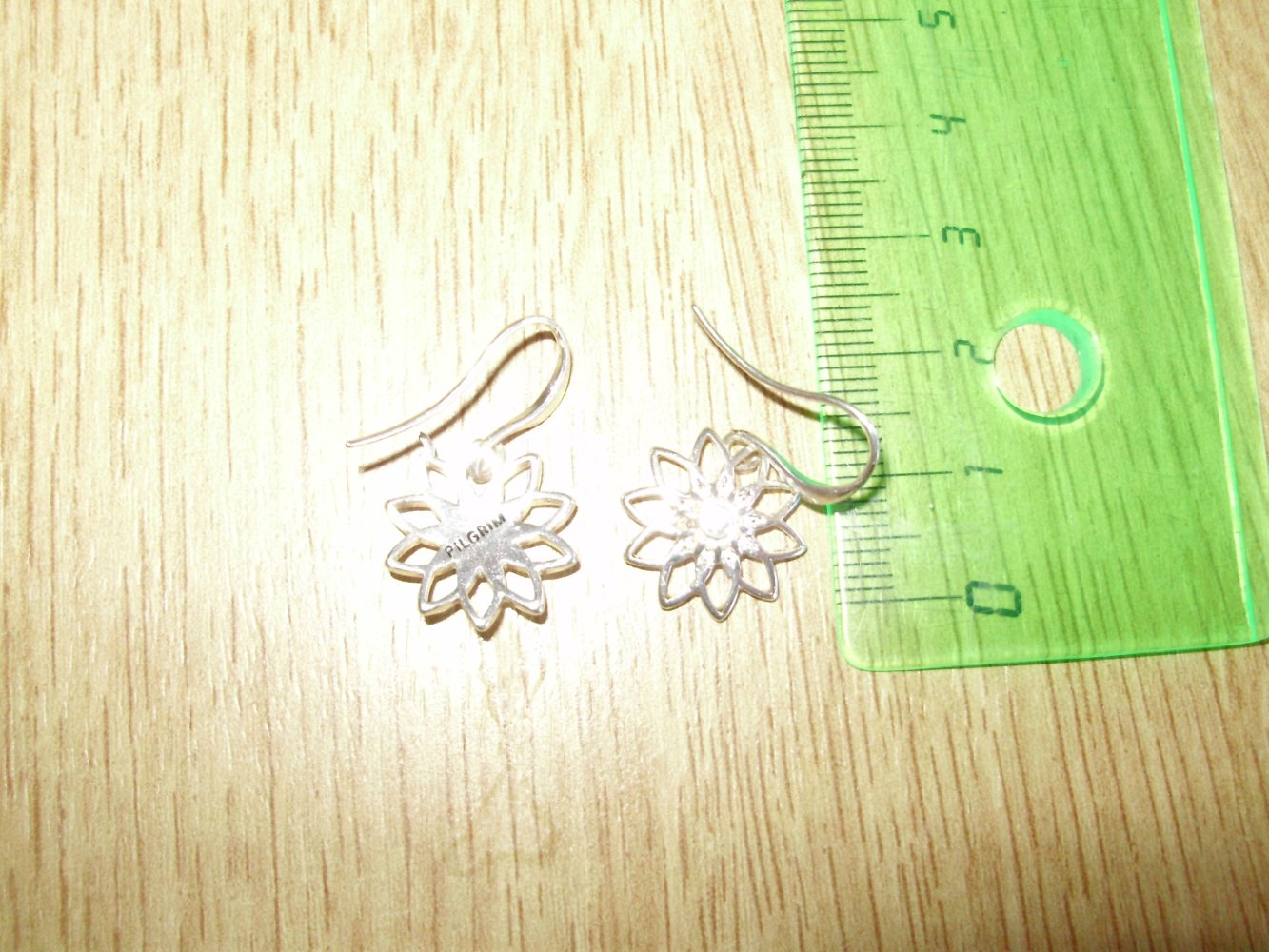 Pilgrim Ohrringe silbern Blüte zart Glitzerstein