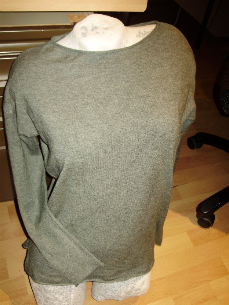 Pullover grün Rollsäume weich S M passend