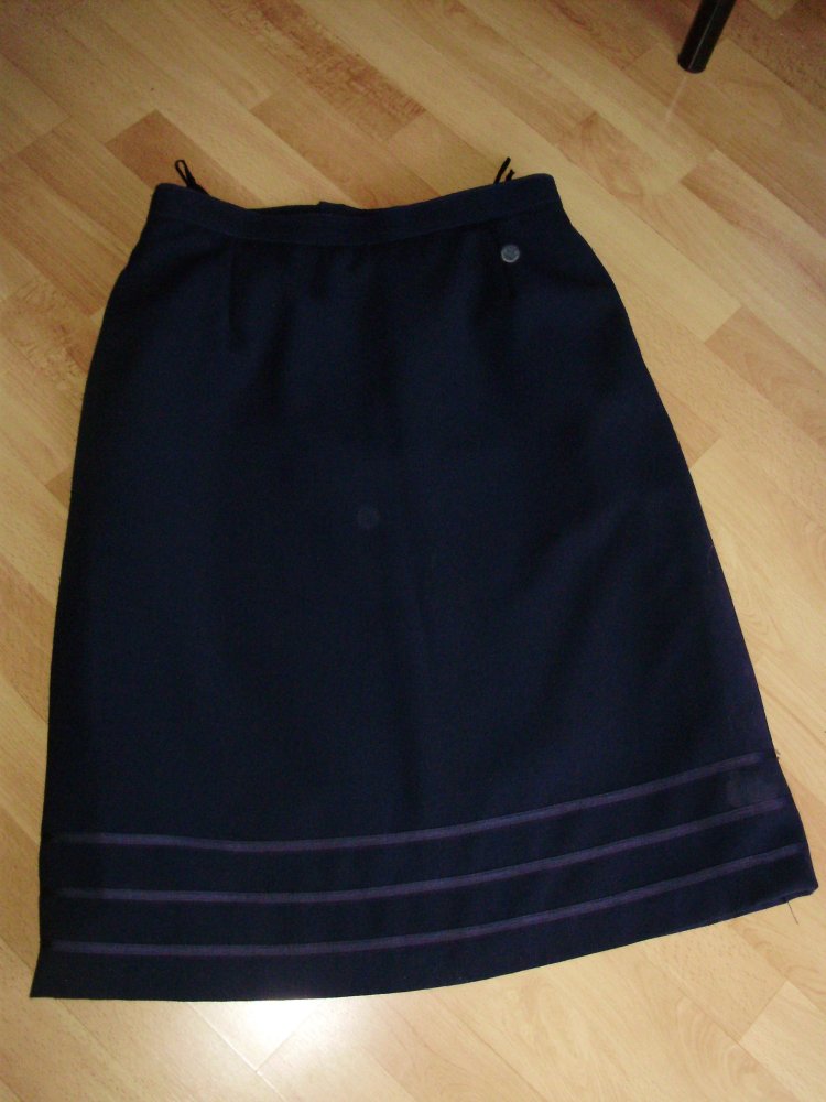 Rock dunkelblau gefüttert Satinstreifen am Saum M passend