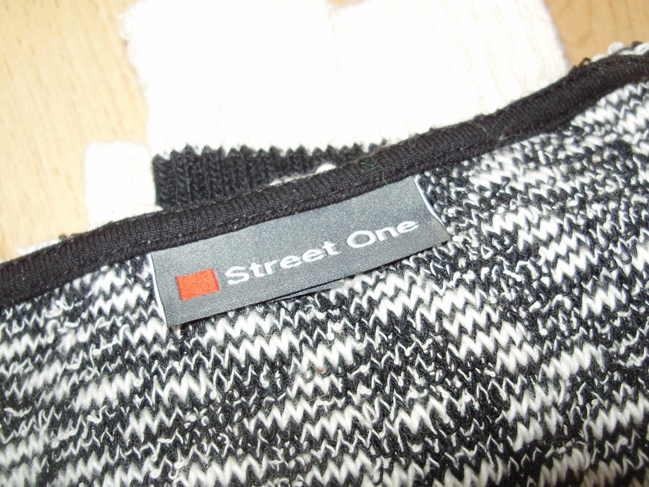Street one Jacke Strick ausgefallen schwarz weiß Tweed Blousonstil Gr 38 wie neu