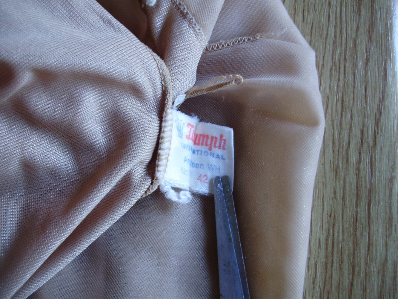 Triumph Neglige Unterkleid zartbraun Spitze Stickerei 42