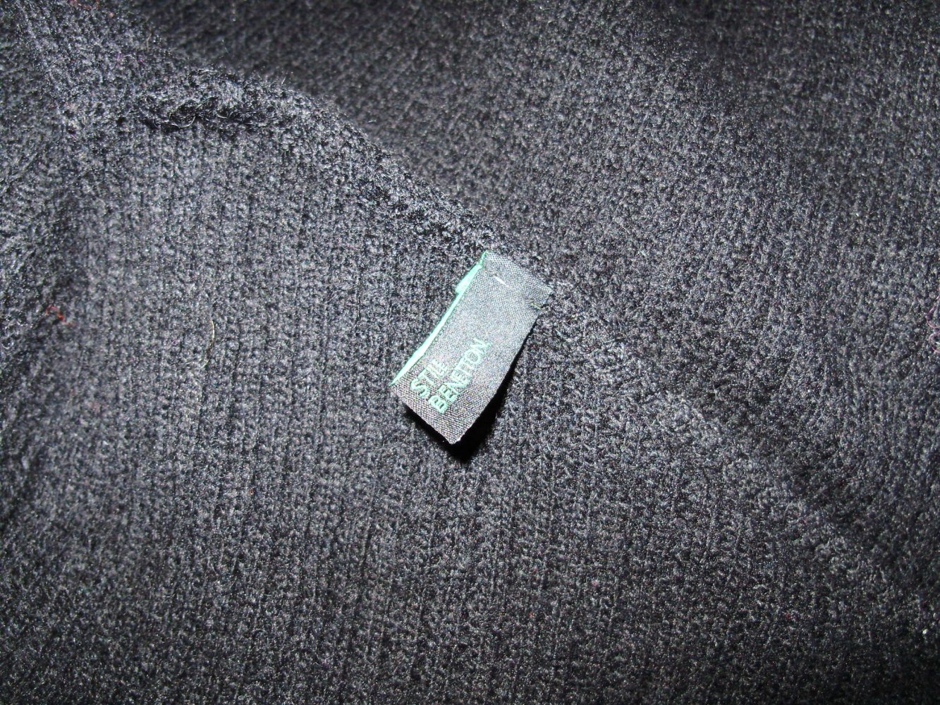 Benetton Strick Kleid Rippen schwarz weich V-Ausschnitt S