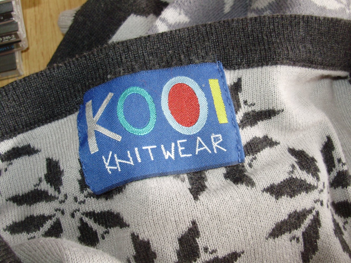 Kooi Cardigan grau schwarz Muster S passend