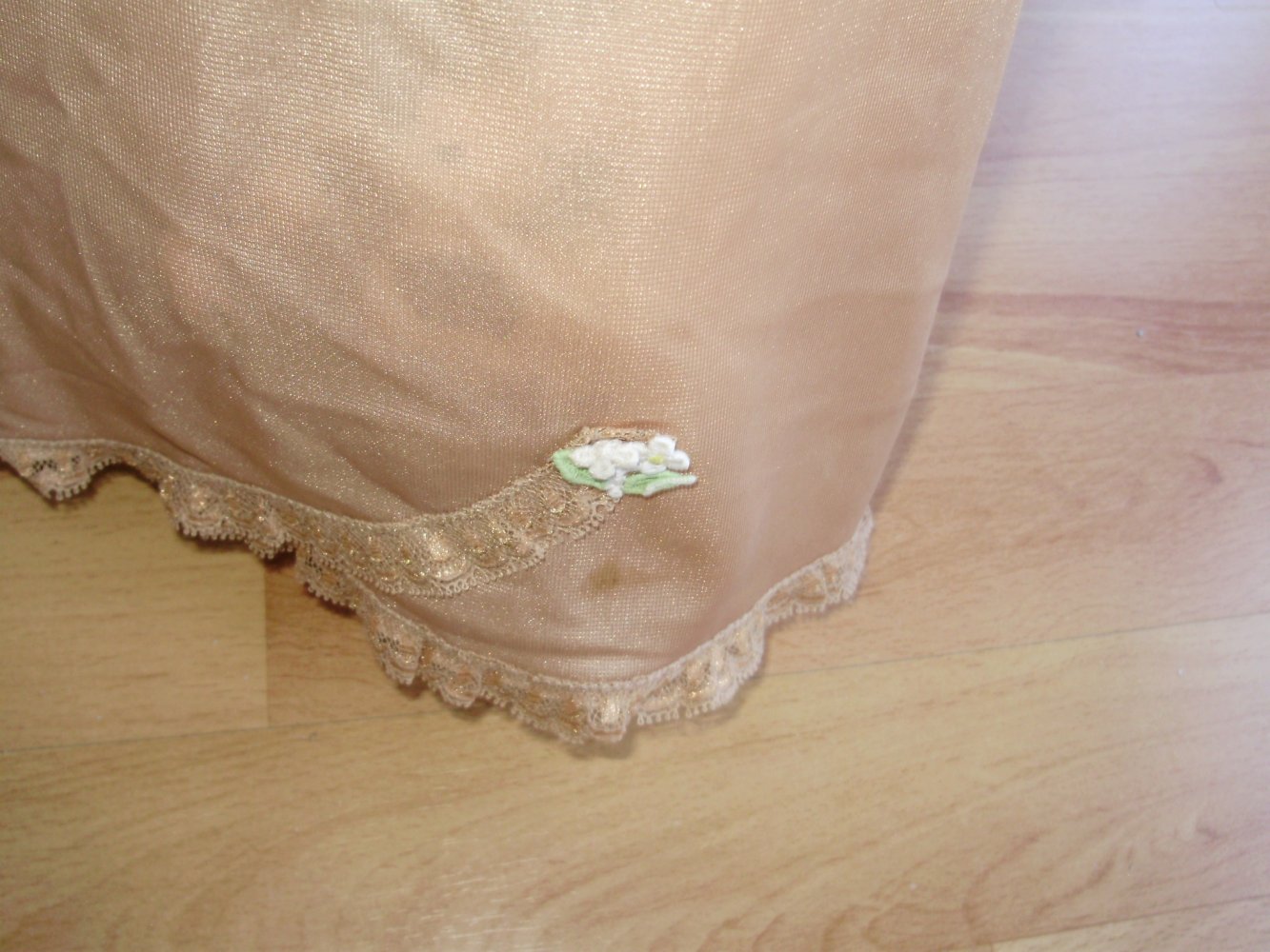 Triumph Neglige Unterkleid zartbraun Spitze Stickerei 42