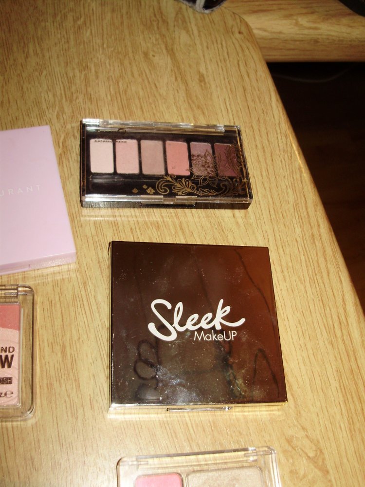 Lidschatten Paletten Terra naturi Sleek Catrice Steve Laurant essence Maybelline