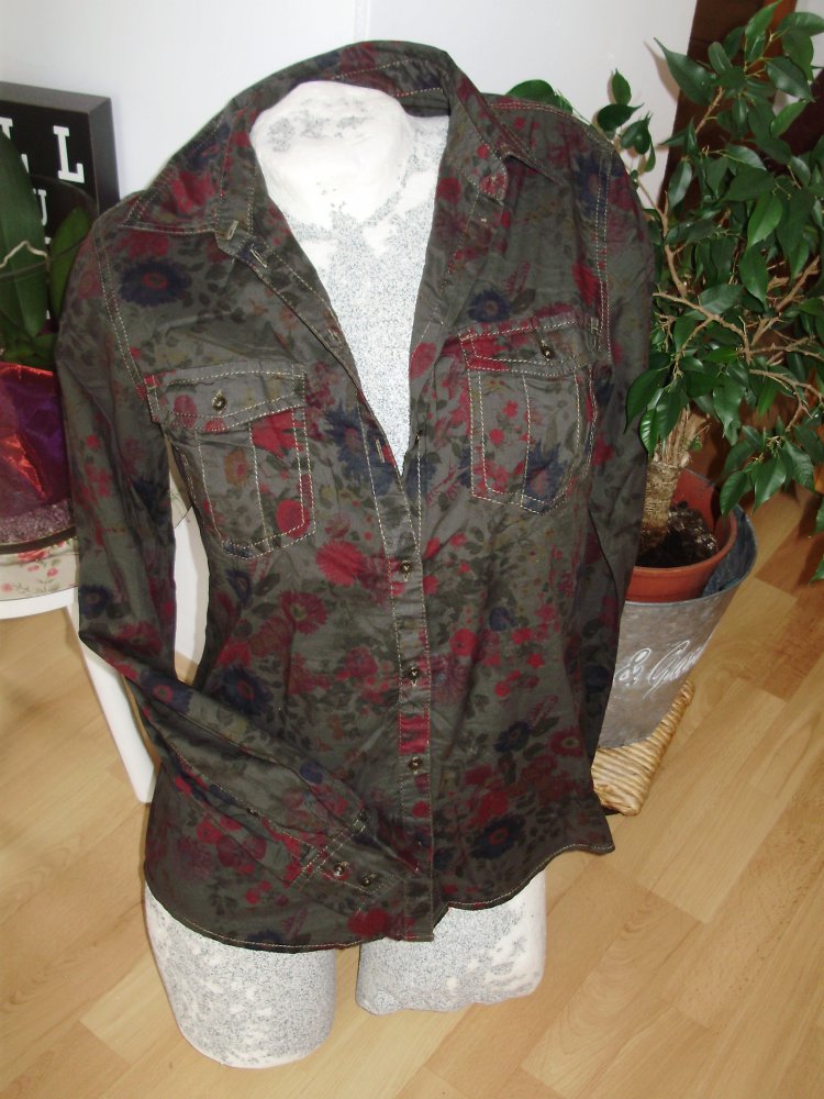 s. oliver Bluse khaki Blumen Klappentaschen Knöpfe Gr 34 = S wie neu!