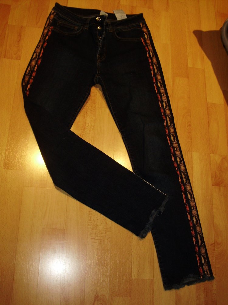 Rinascimento Jeans Stretch Fransen an Saum Seitenstreifen S