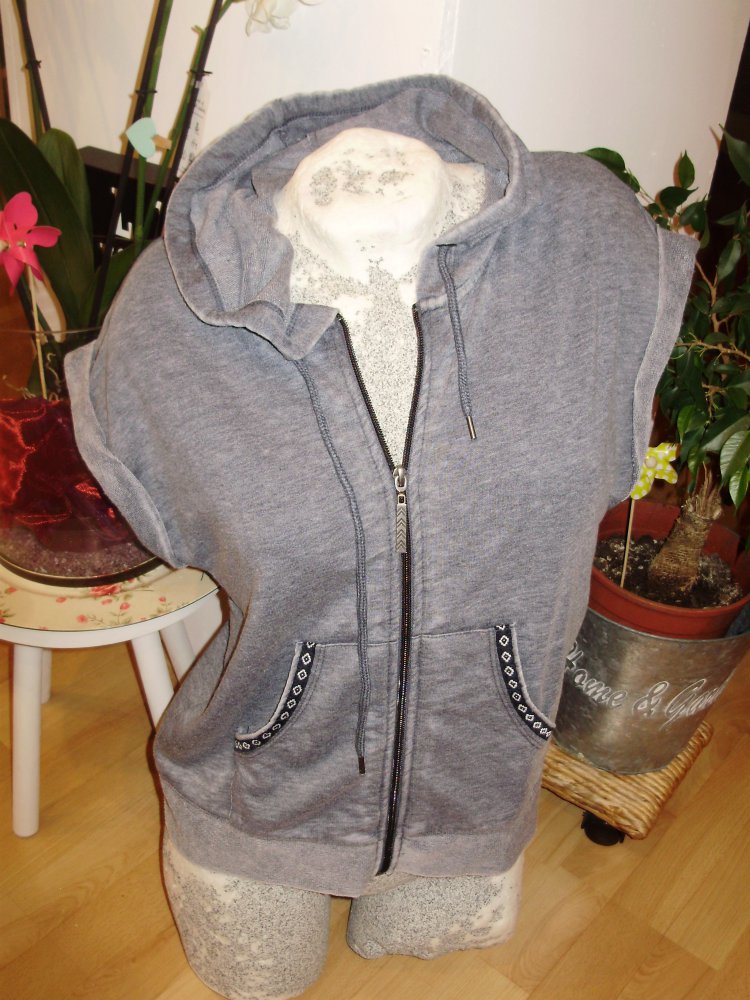 Weste weich lässig jeansblau Kapuze Gr 34 S Nagelneu