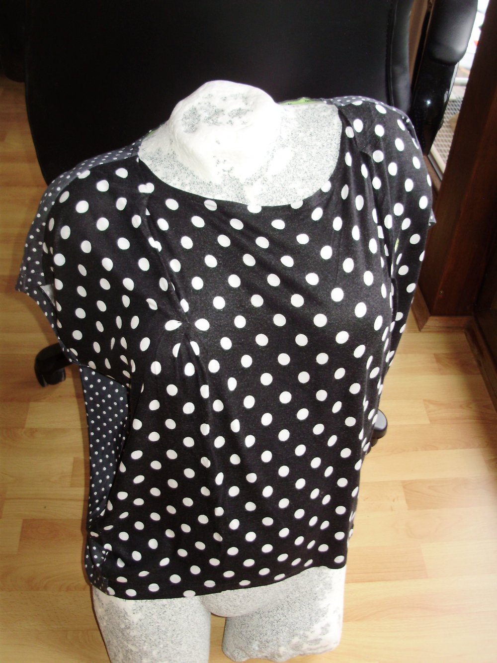 adidas Blusenshirt schwarz weiße Dots locker leicht Gr S passend