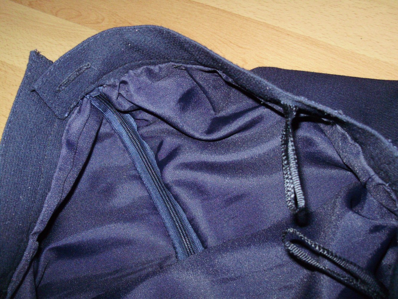 Rock dunkelblau gefüttert Satinstreifen am Saum M passend