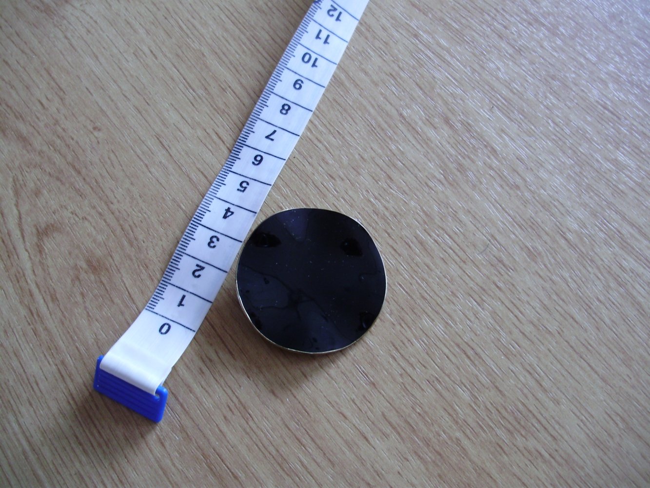 Pilgrim Brosche braun-schwarz rund wellig