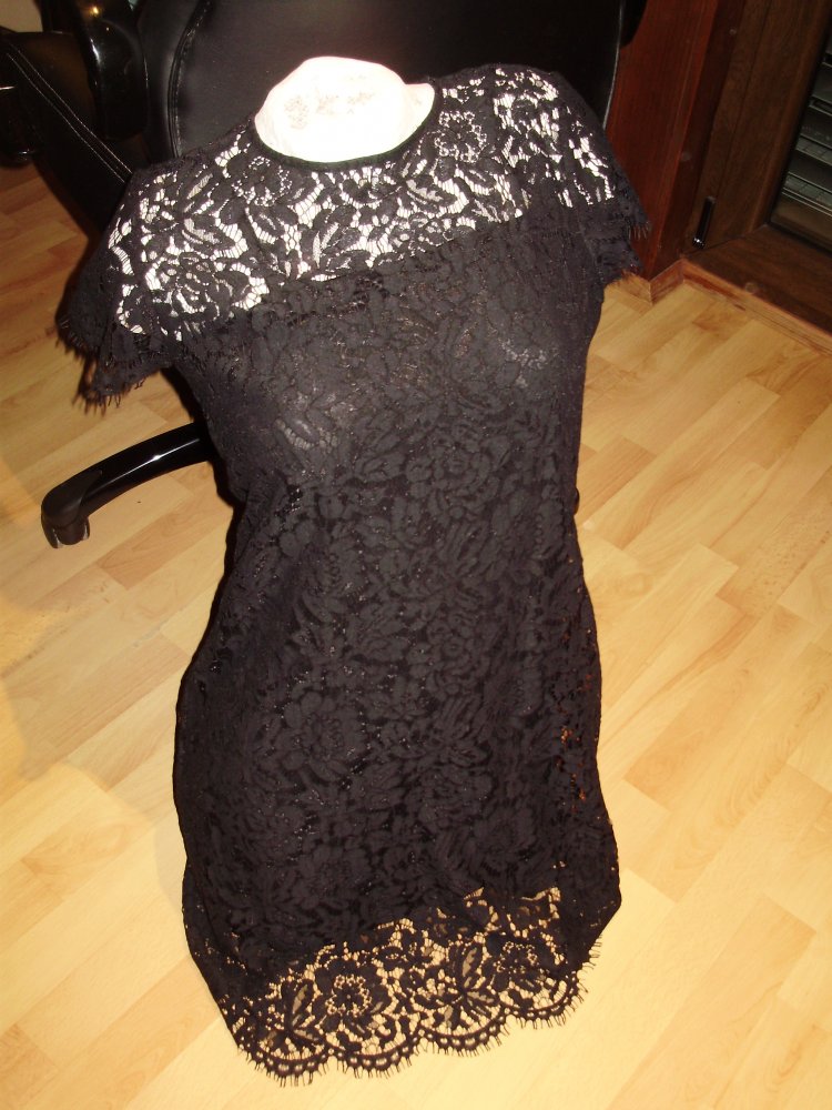 Spitzen Kleid schwarz gefüttert nagelneu Etikett 38