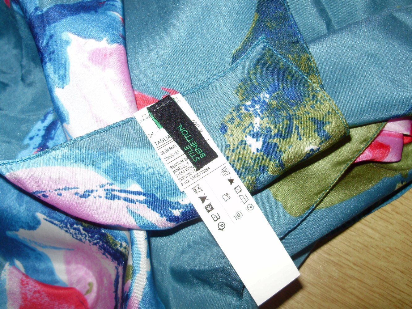 benetton Tuch blau Muster Blumen 88x88 cm NEU