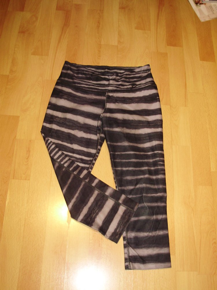 Nike dri fit Leggings grau schwarzes Muster 7/8 Länge XS = S