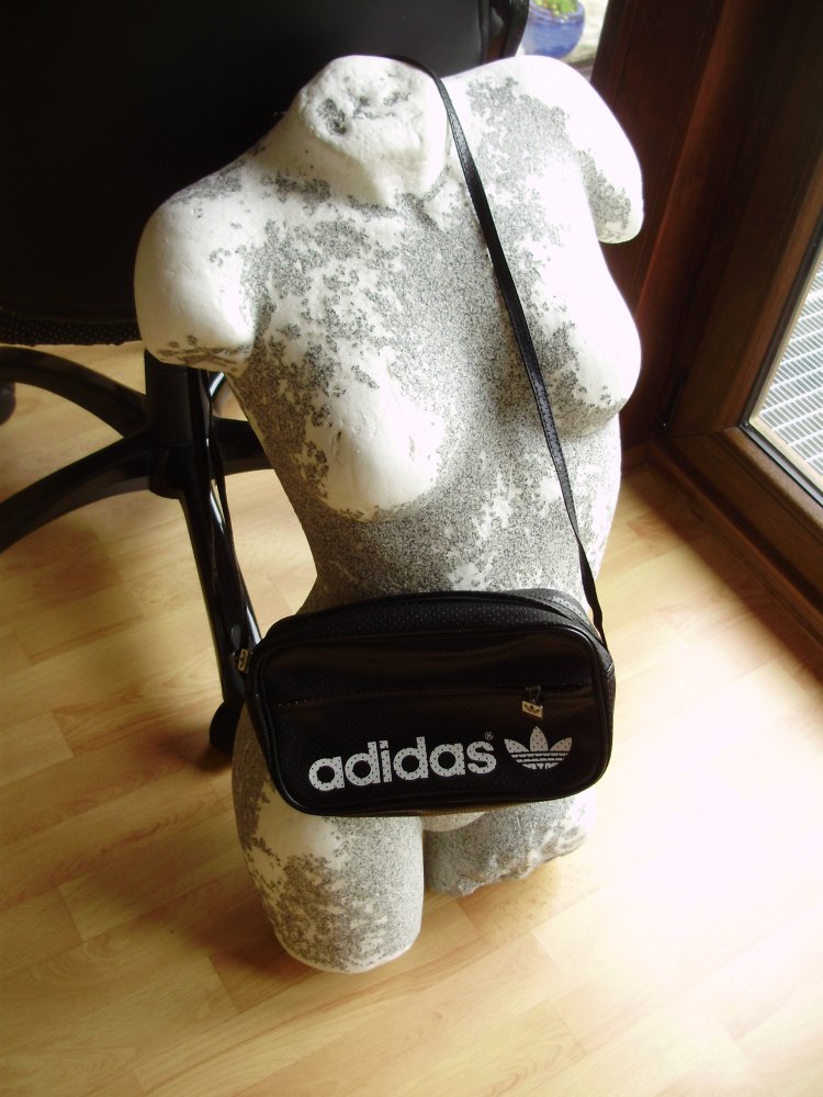 adidas Tasche schwarz Lochmuster TOP!!
