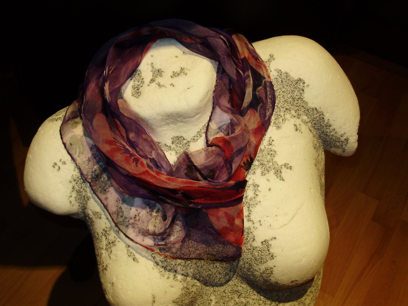 Tuch ganz zart rot lila Blumen