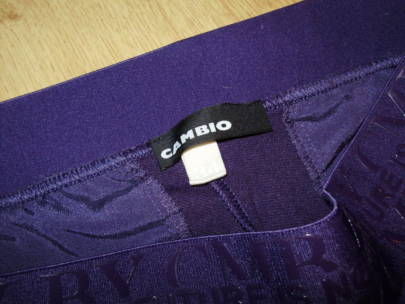 Cambio Hose Stretch lila ausgefallen 34 =S/M NEU