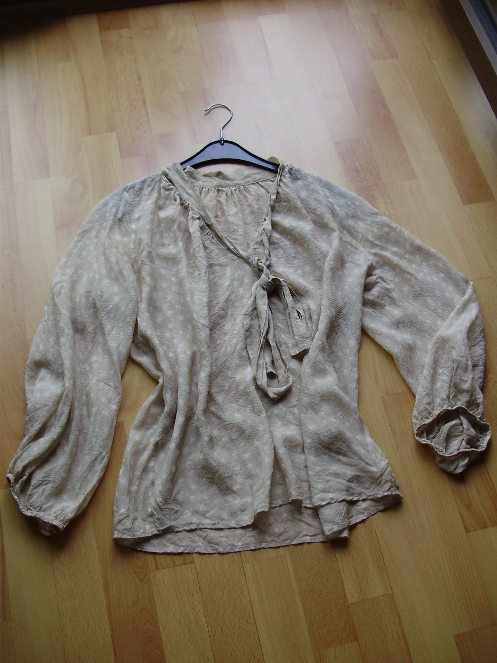 Schumacher Bluse 100% Seide Schluppe beige Muster S wie neu