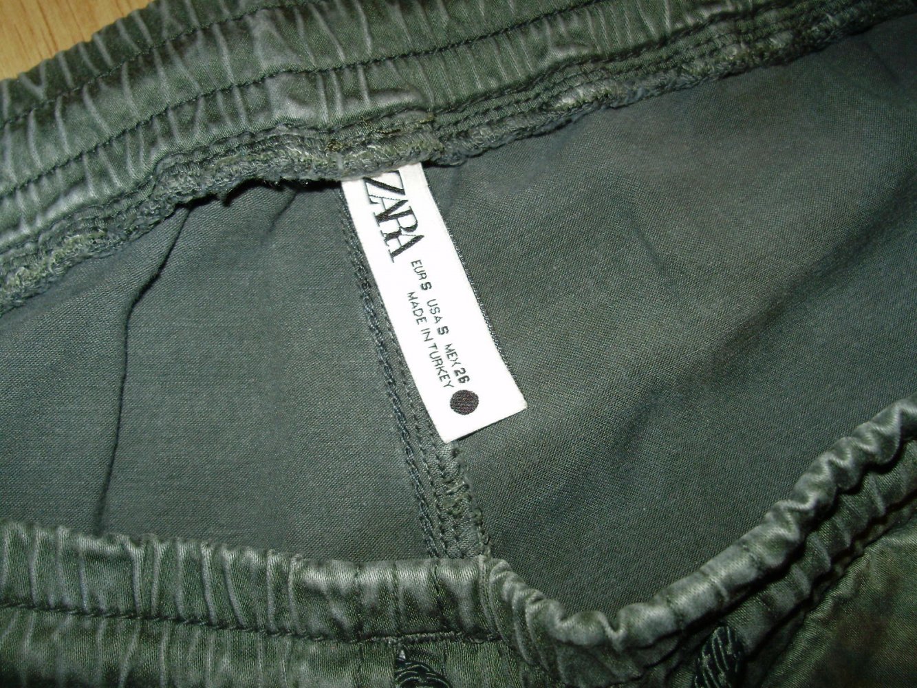 zara Hose khaki Gummibund S