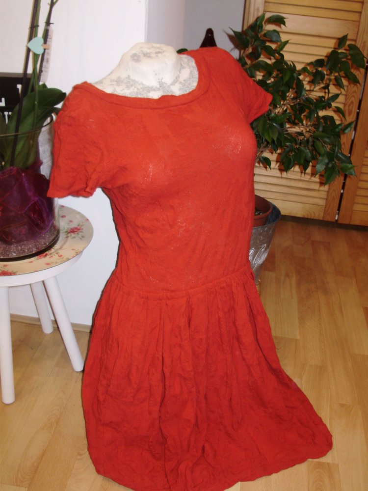 Satu Frankfurt Kleid Skater rot sehr angenehm zu tragen S passend