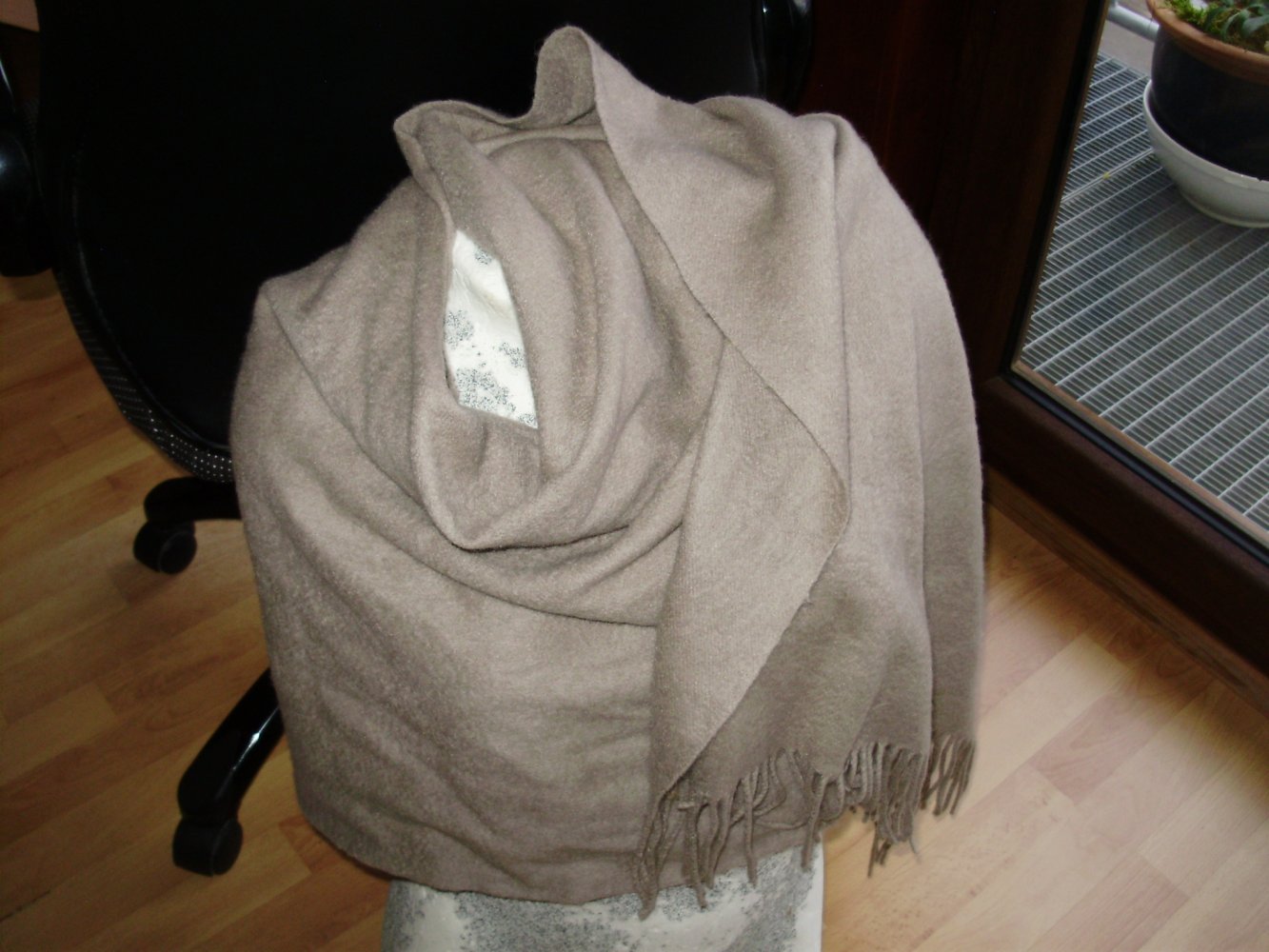 Nora Norway camelfarbener Schal mit Fransen kuschelig weich