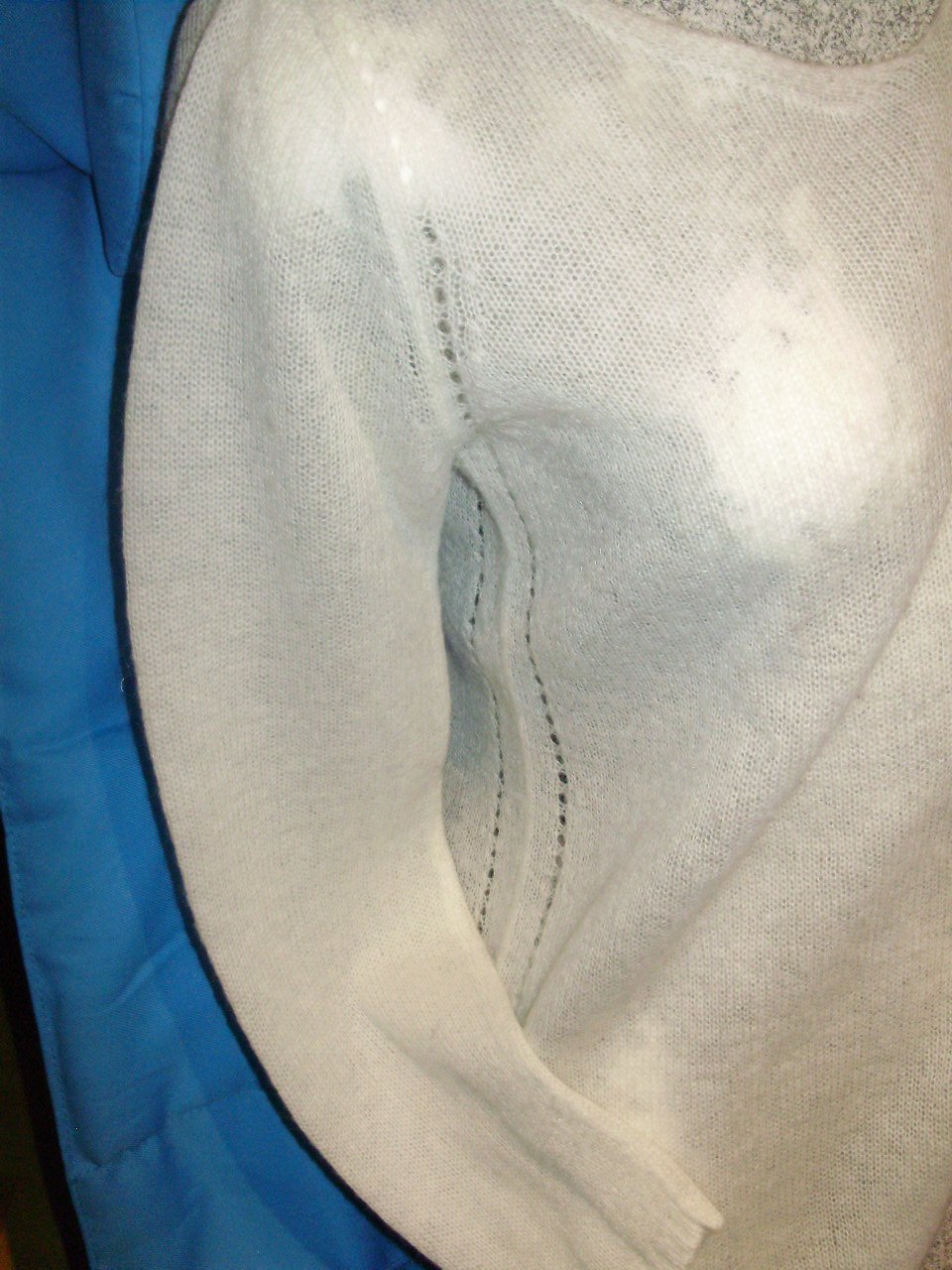 Mango kuscheliger Feinstrick Pullover V-Ausschnitt weiß Gr M