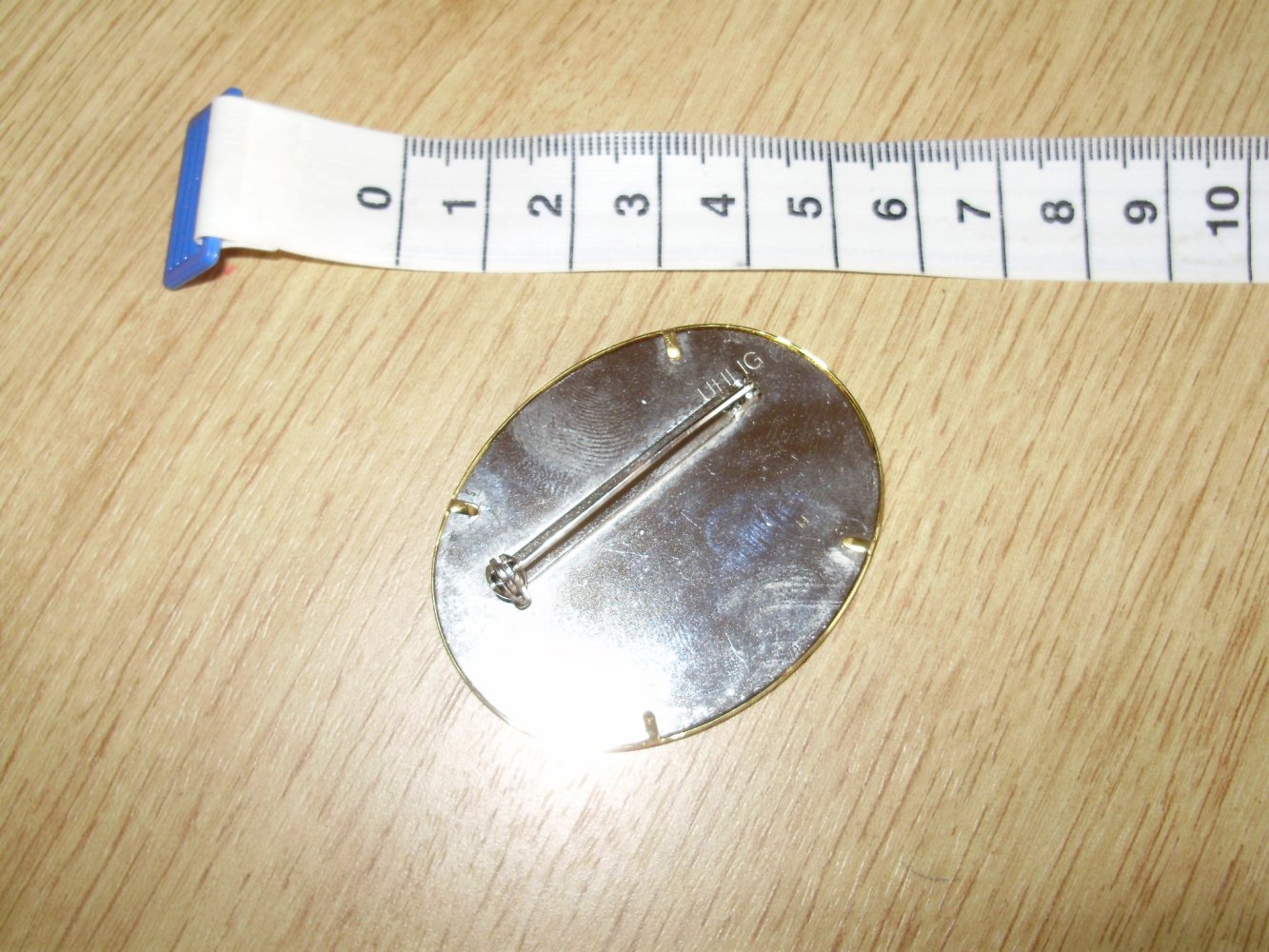 Brosche ausgefallen oval Bild gemalt wie neu