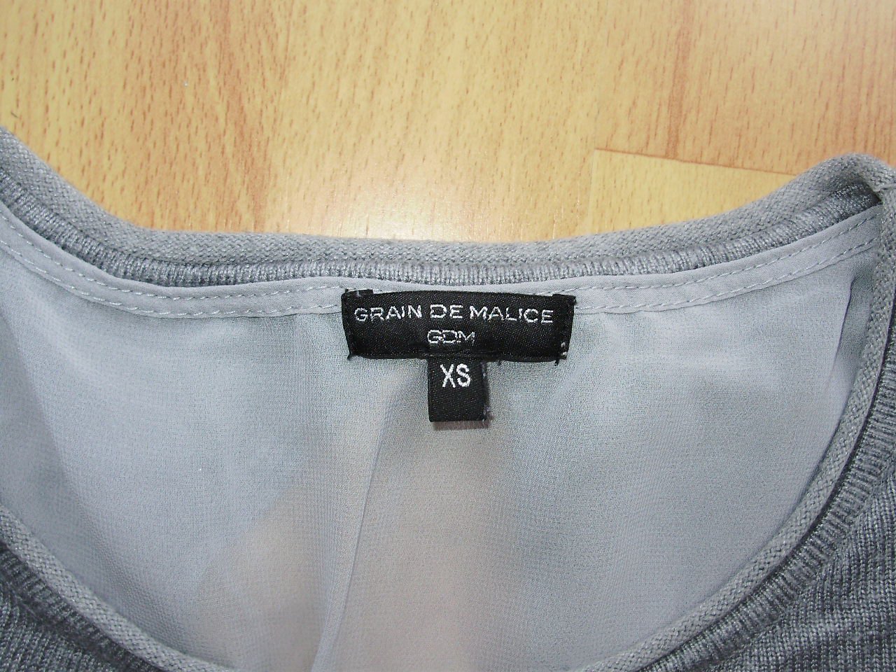 Grain de malice ausgefallener Pullover Feinstrick Stoff zart grau hell XS S Top!!