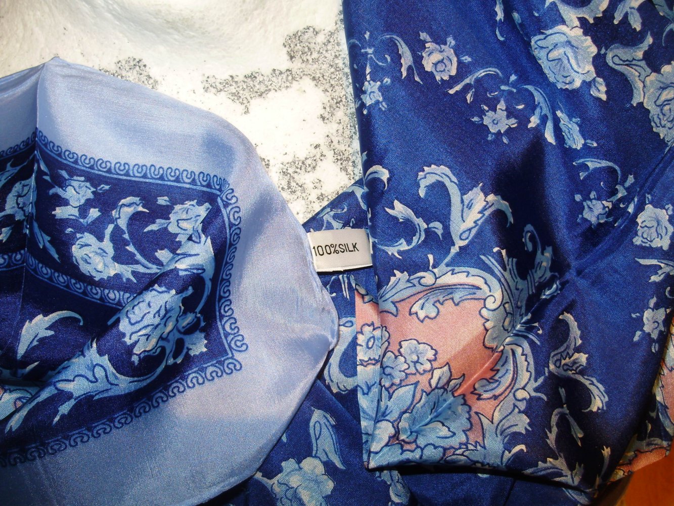 Tuch Seide dunkel hellblau mit Apricot Muster 74 x 72 cm