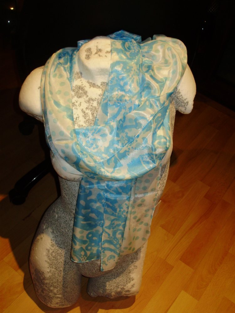 Schal leicht türkis weiß  NEU