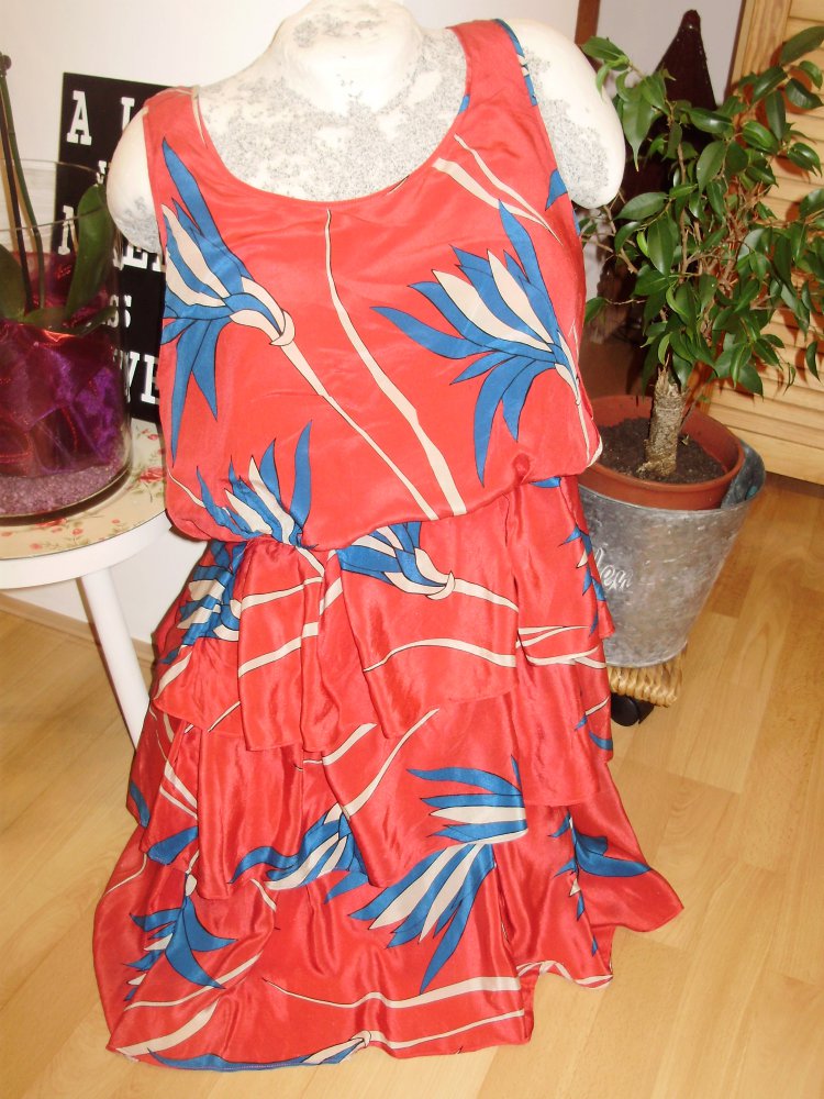 100% Seide Kleid Stufen romantisch edel festlich S passend