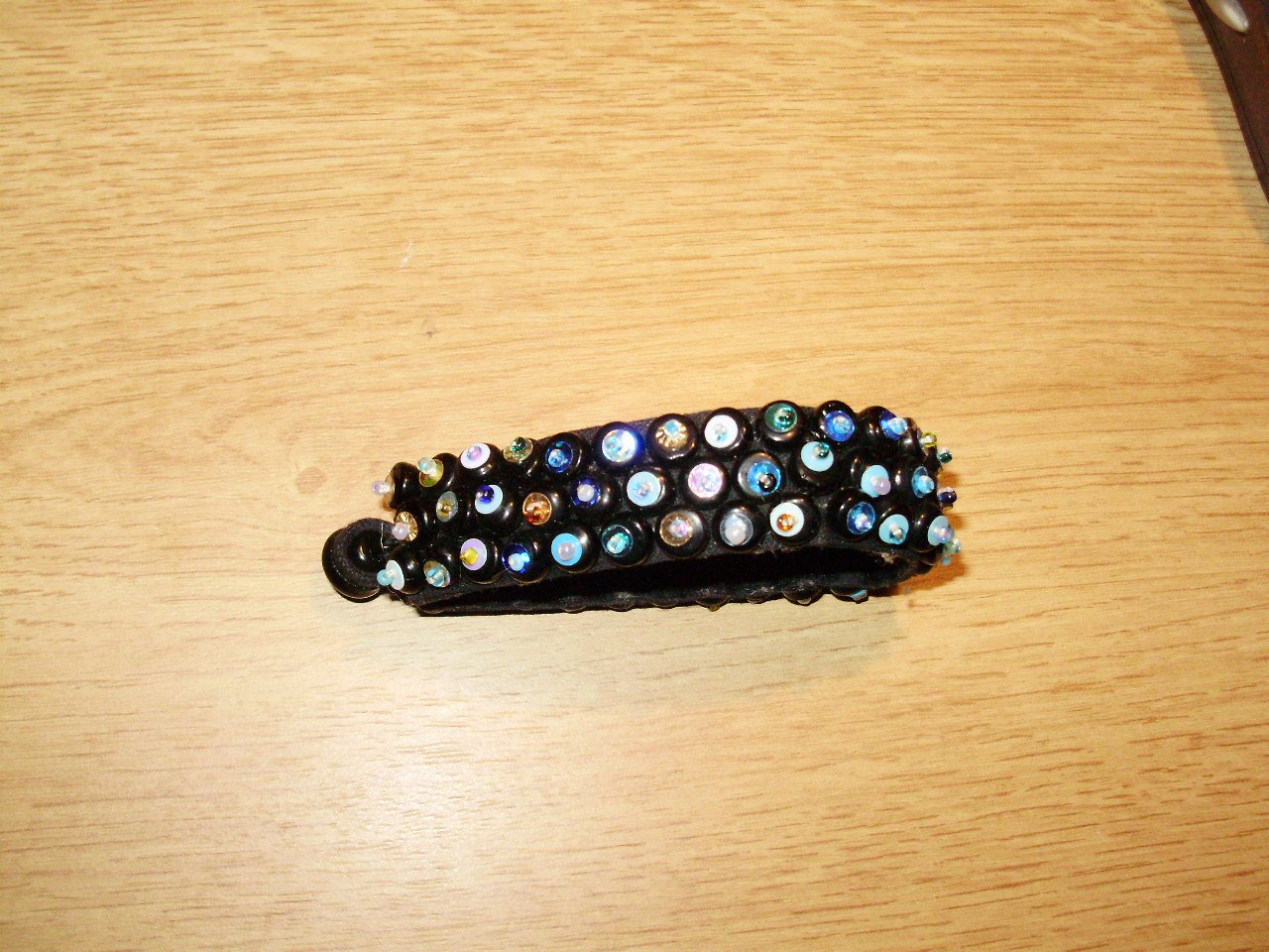 Armband Samtband mit bunten Emailperlen wie neu